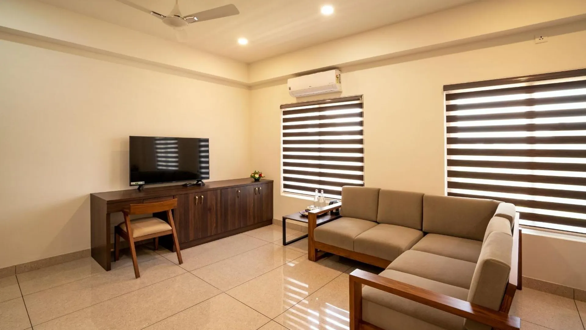 Kumbanad Heritage Hotel Vennikulam