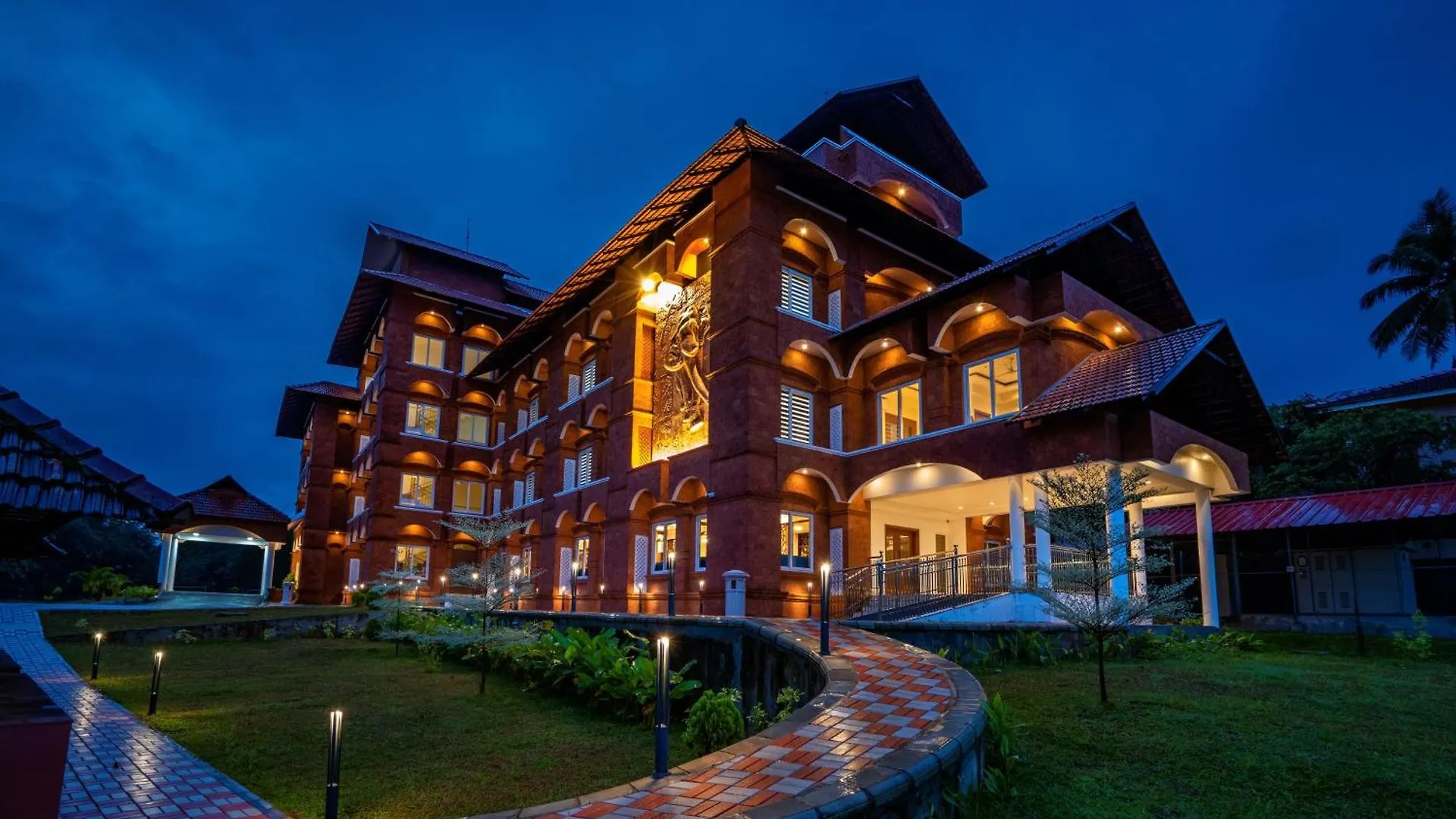 Kumbanad Heritage Hotel Vennikulam